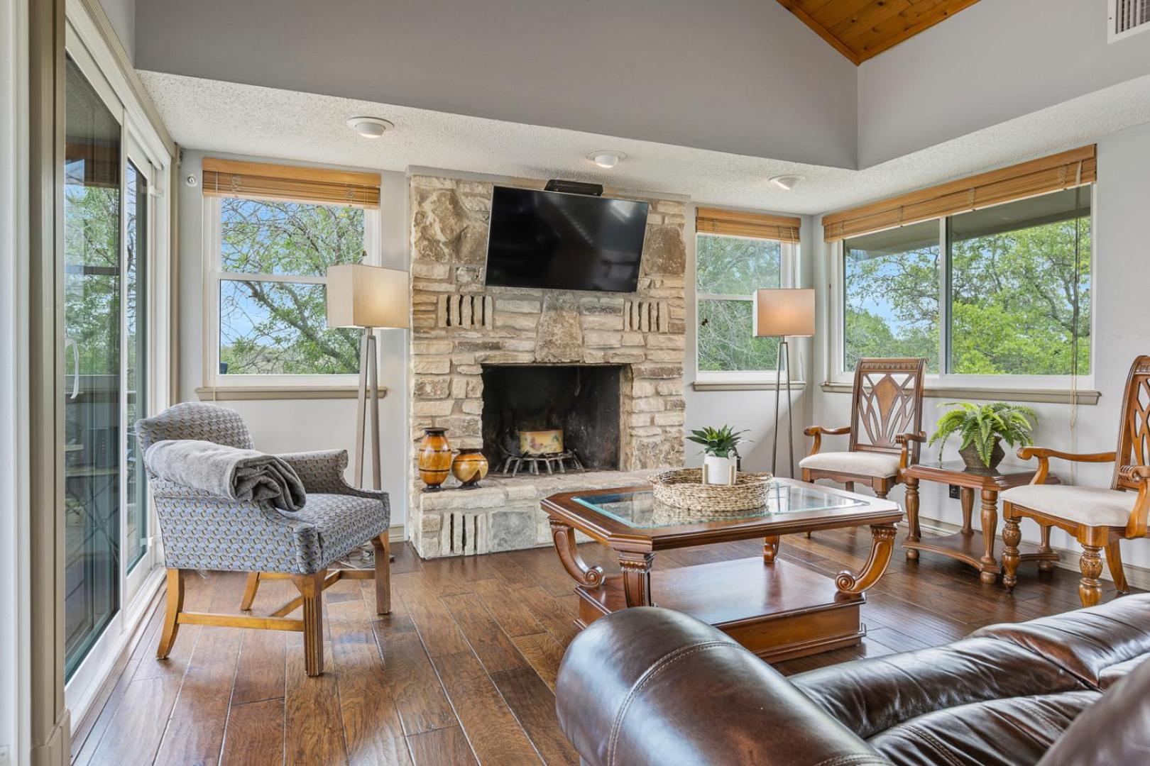 Wine Country Retreat - With A Lake View! Spicewood ภายนอก รูปภาพ